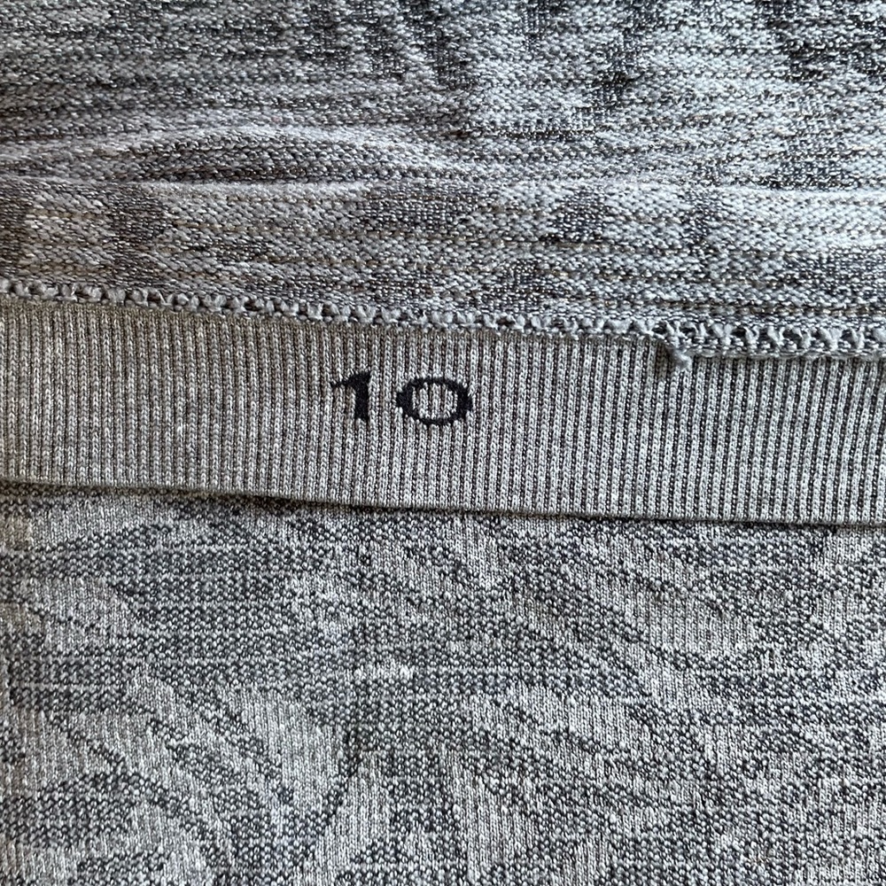 Lululemon Grey Patterned Tank Top - image 4